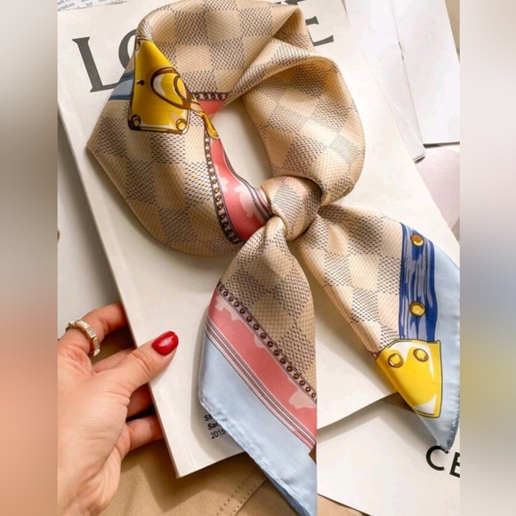Luxury Style Printed Scarf - Picture 1 of 4